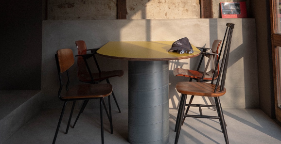 Quiet table seating at Bello Vero in Kitashirakawa, Kyoto